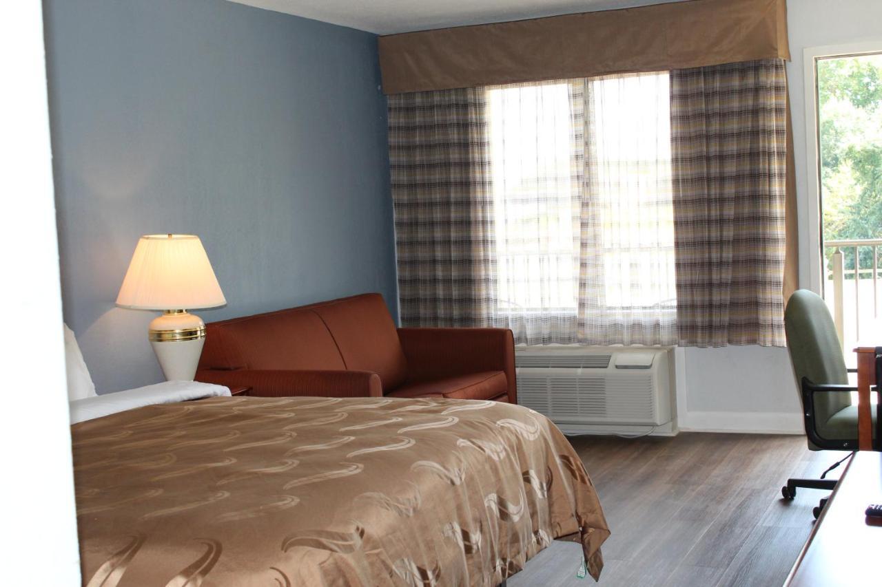 Quality Inn - On The Lake Clarksville-Boydton 외부 사진